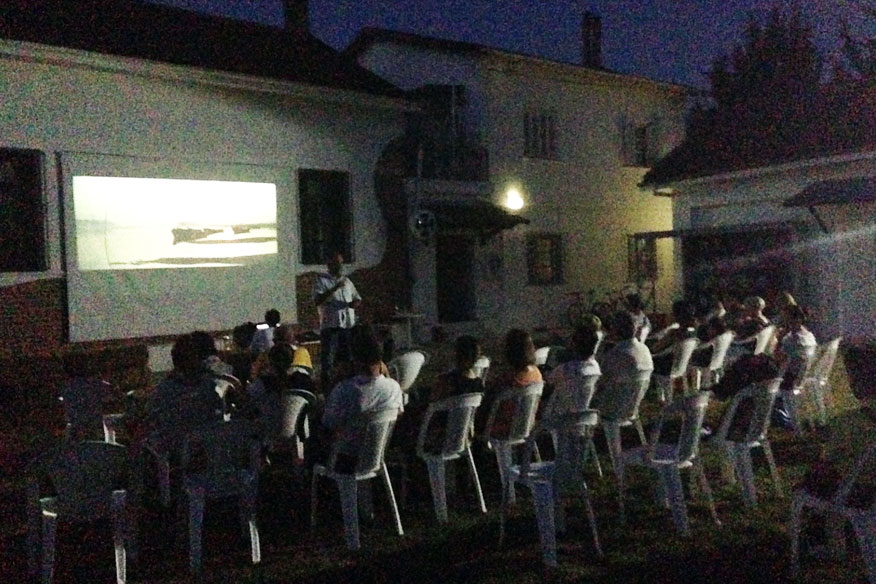 Open-Air-Kino mit dem Film Ghandi